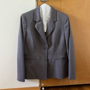 Le Suit Gray Blazer